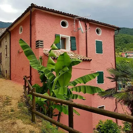 Holiday home La Casa Rosa Di Segusino With Jacuzzi In Garden Sequsino